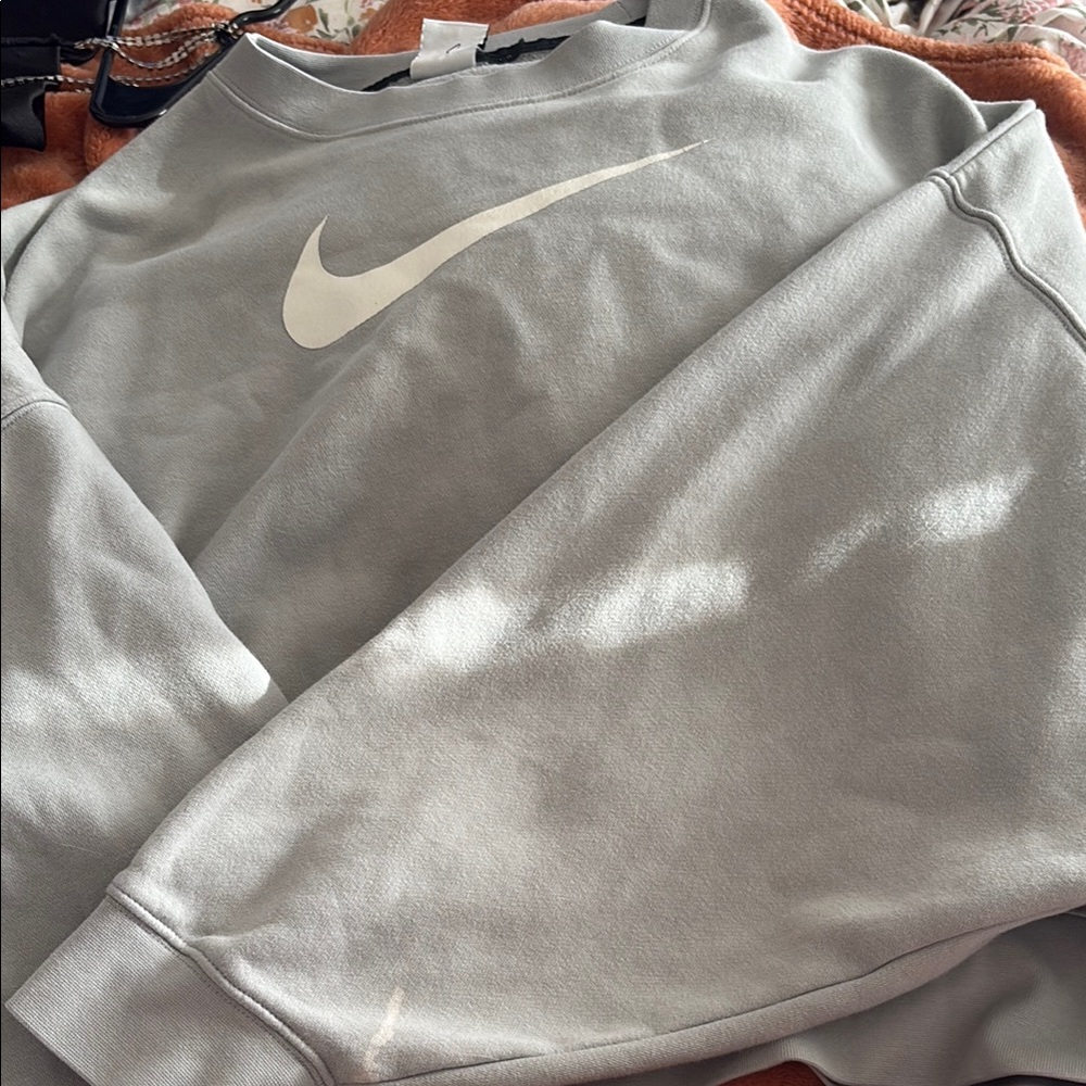Nike Men's Crewneck in Light Gray